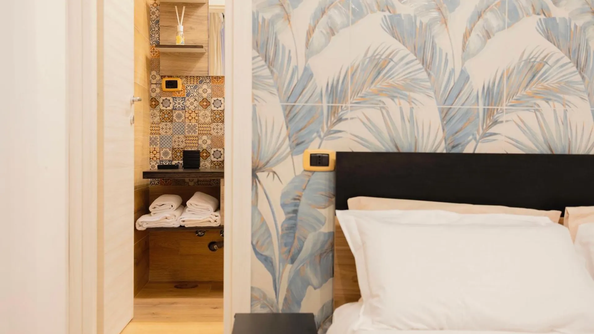 נאפולי Maison Rose, Host Apartments 0*,  איטליה